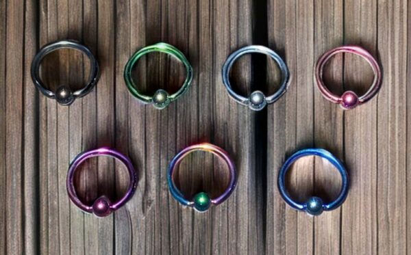 Captive bead rings